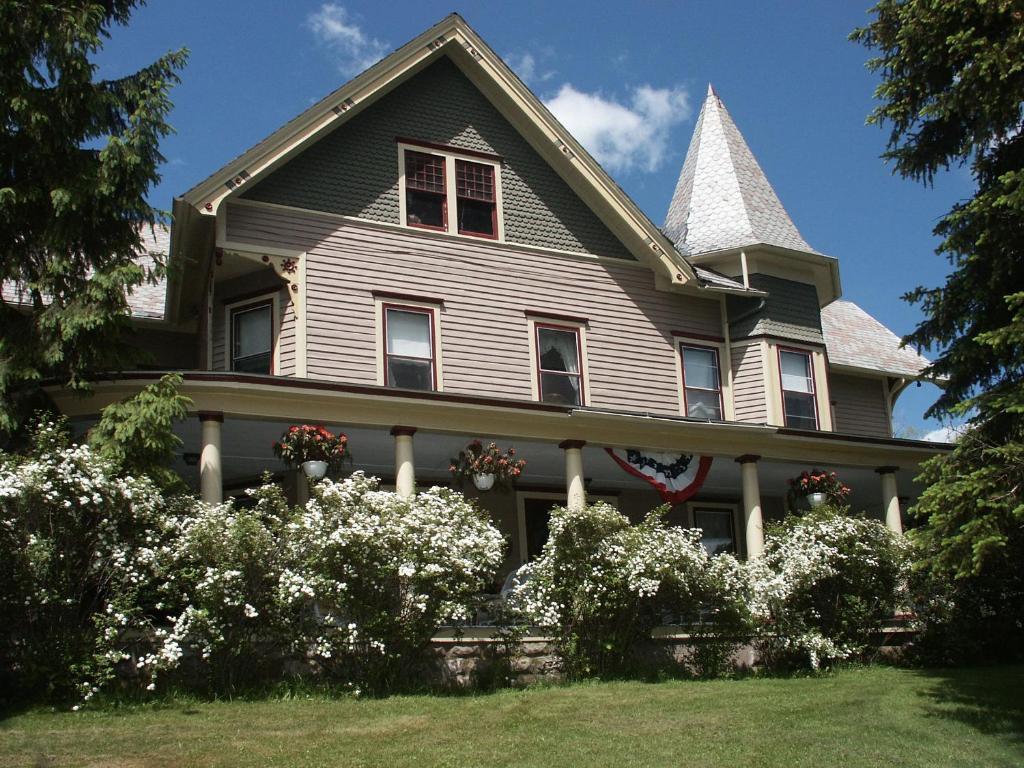 Margaretville Mountain Inn B&B Экстерьер фото